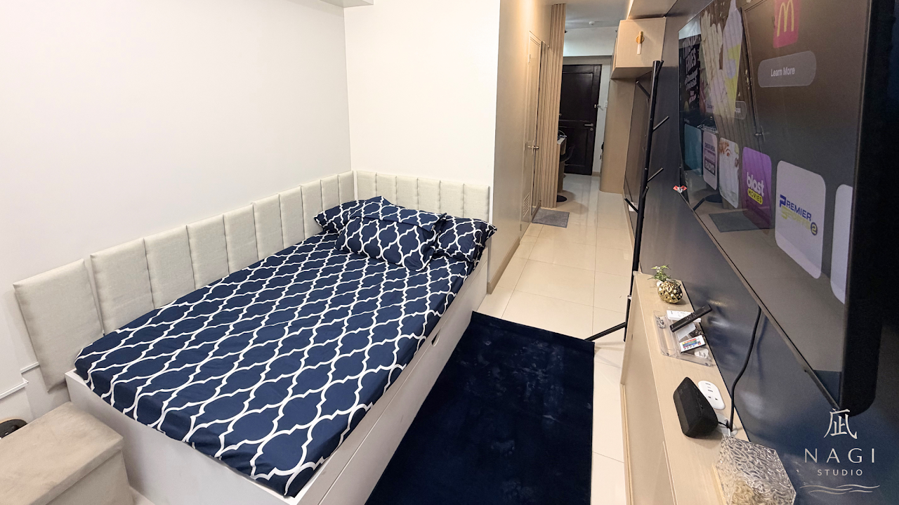 NaGi Studio sleeping area with double bed and smart TV