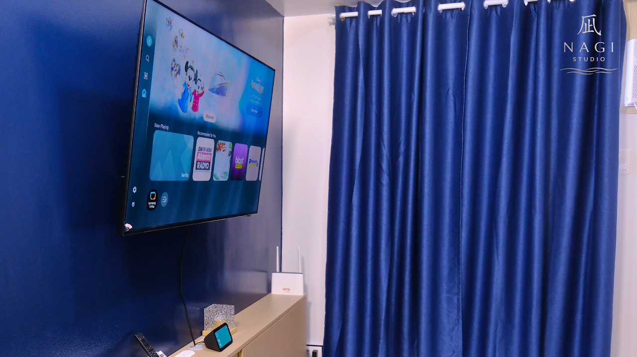 Smart TV and entertainment area inside NaGi Studio